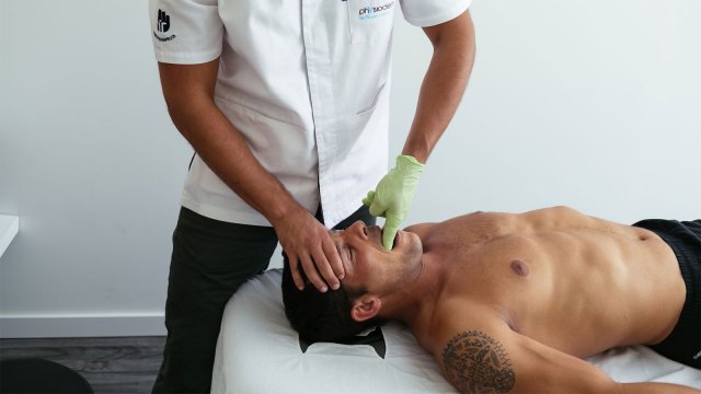 Lesões musculo-esqueléticas ligadas ao trabalho de DENTISTA